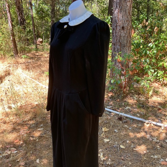 Leslie Fay Black ribbed knit Dress with White collar with pearl like beads 16 - Picture 7 of 13